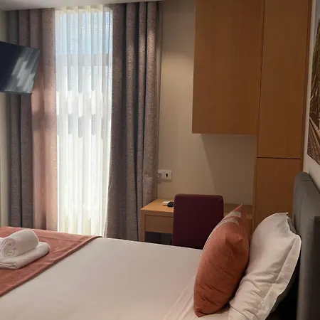 Station & ホステル