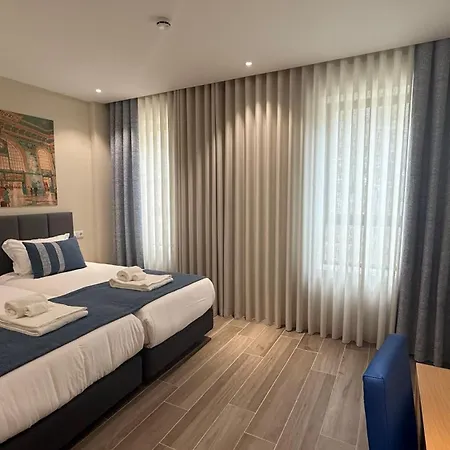 ホステル Station &